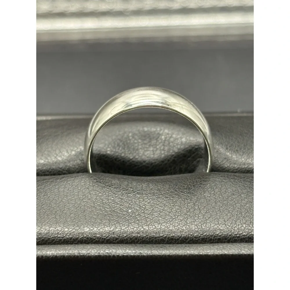 New Condition Sterling Silver Comfort Fit Band 8MM Size 12 8 Grams F9